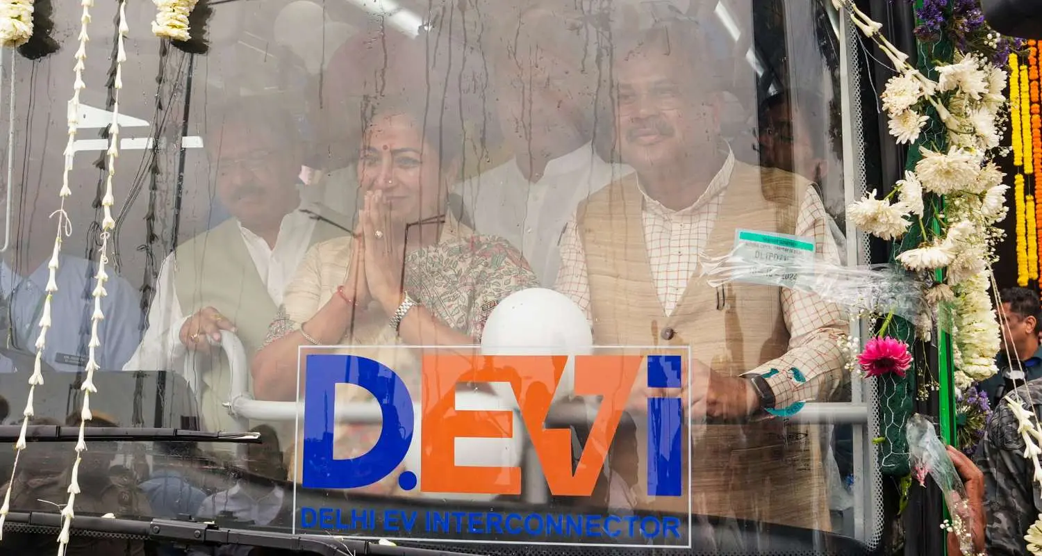 Delhi Launches 400 Electric Buses Under DEVI Scheme; CM Rekha Gupta Announces 100% Electric Public Transport by 2026