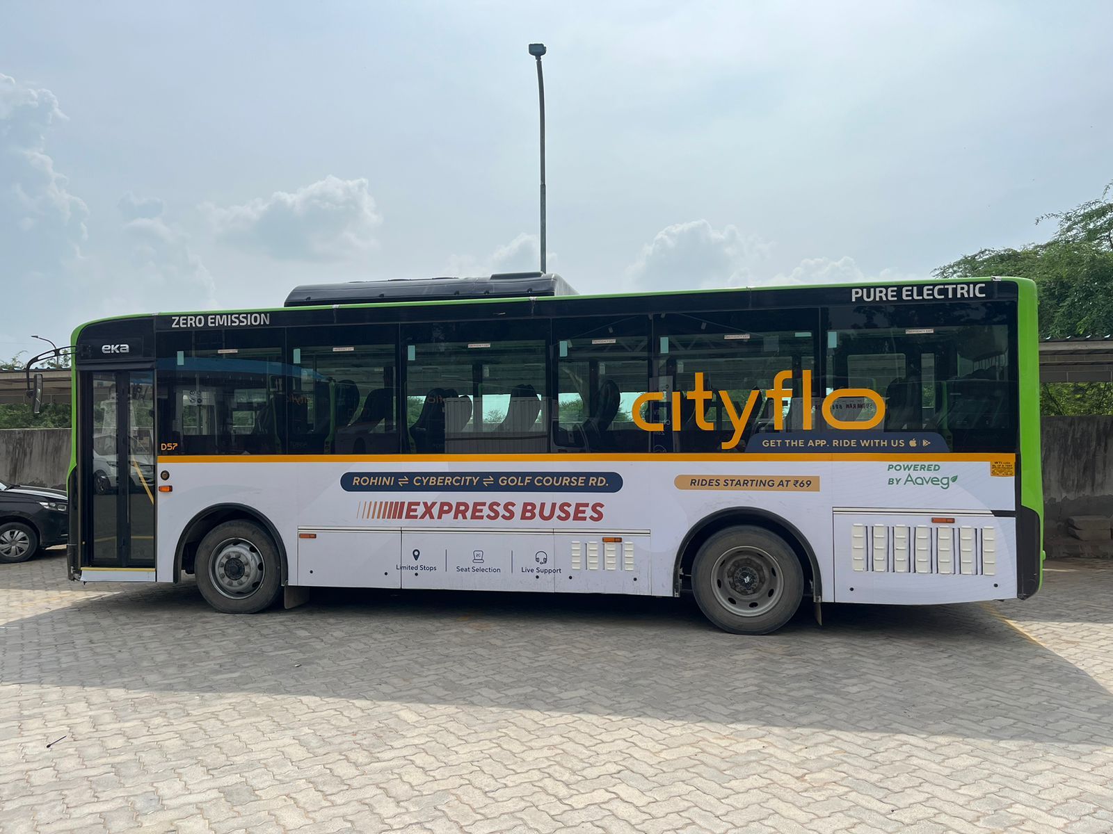 Cityflo and Aaveg Introduce Electric Buses in Delhi, Pioneering Cleaner Office Commutes