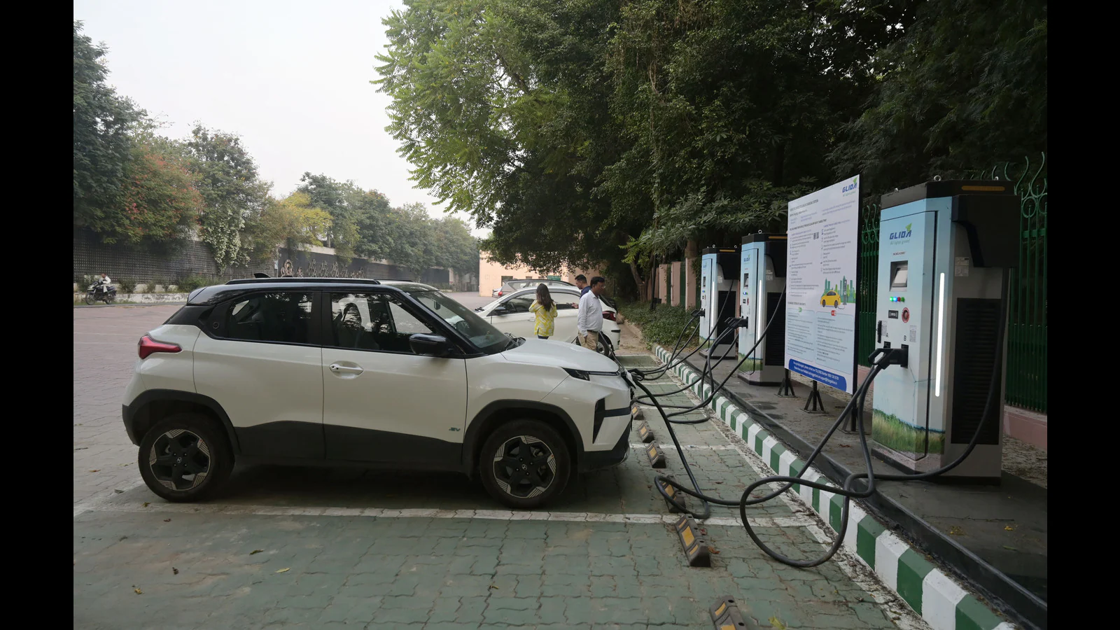 Lucknow Turbocharges Electric Mobility with New Charging Hubs & EV Regulations 1 Lucknow Turbocharges Electric Mobility with New Charging Hubs & EV Regulations UP