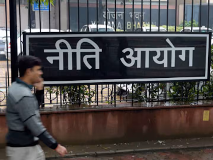 NITI Aayog Pushes From Subsidies to Soft Mandates to Accelerate EV Adoption in India 1 NITI Aayog Pushes From Subsidies to Soft Mandates to Accelerate EV Adoption in India NITIAayog380PTI